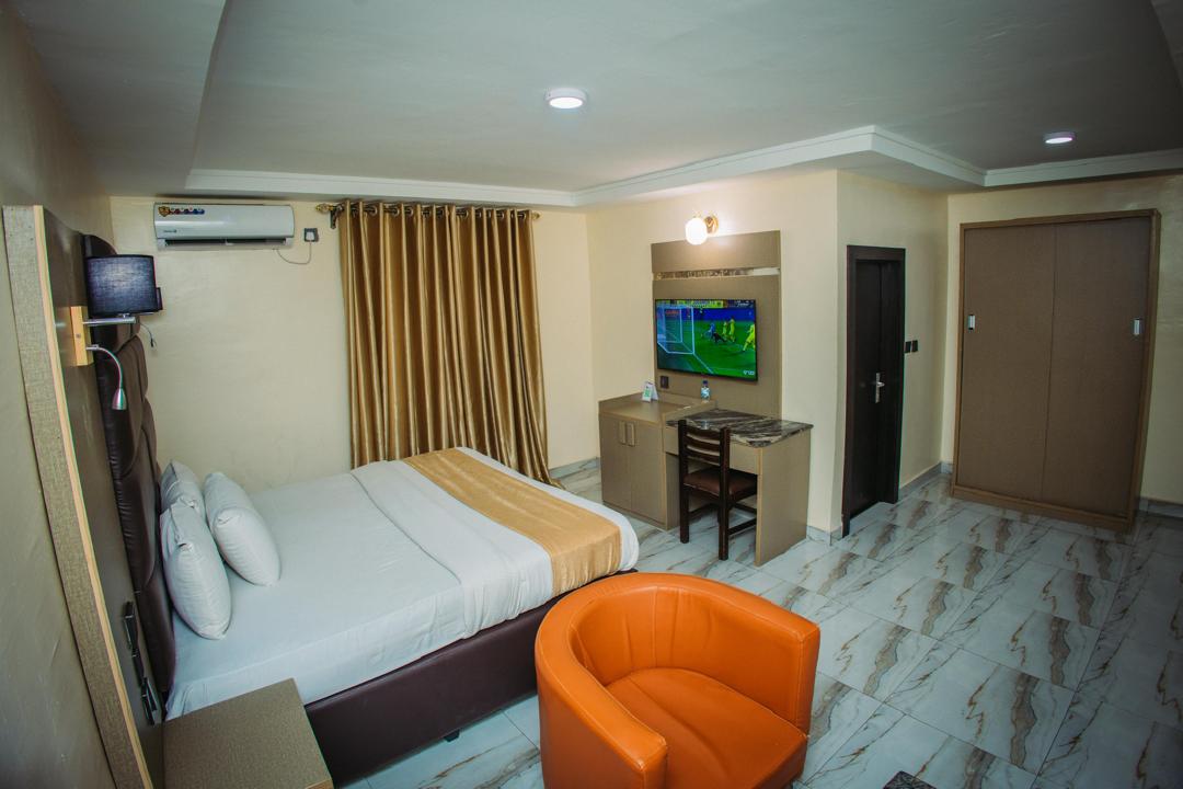 Executive Side View With Bed